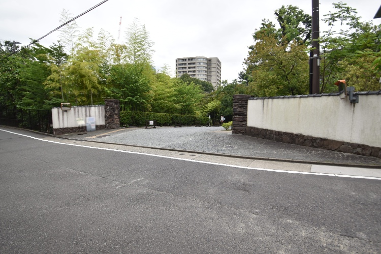 グランドヒルズ覚王山法王町揚輝荘正門画像